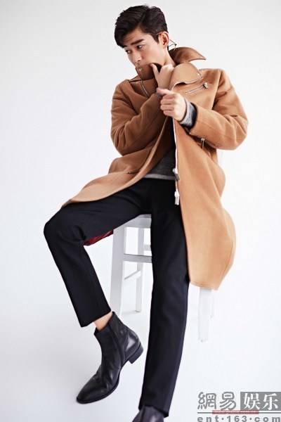 张翰曝黑白时尚写真 上演禁欲系英伦风