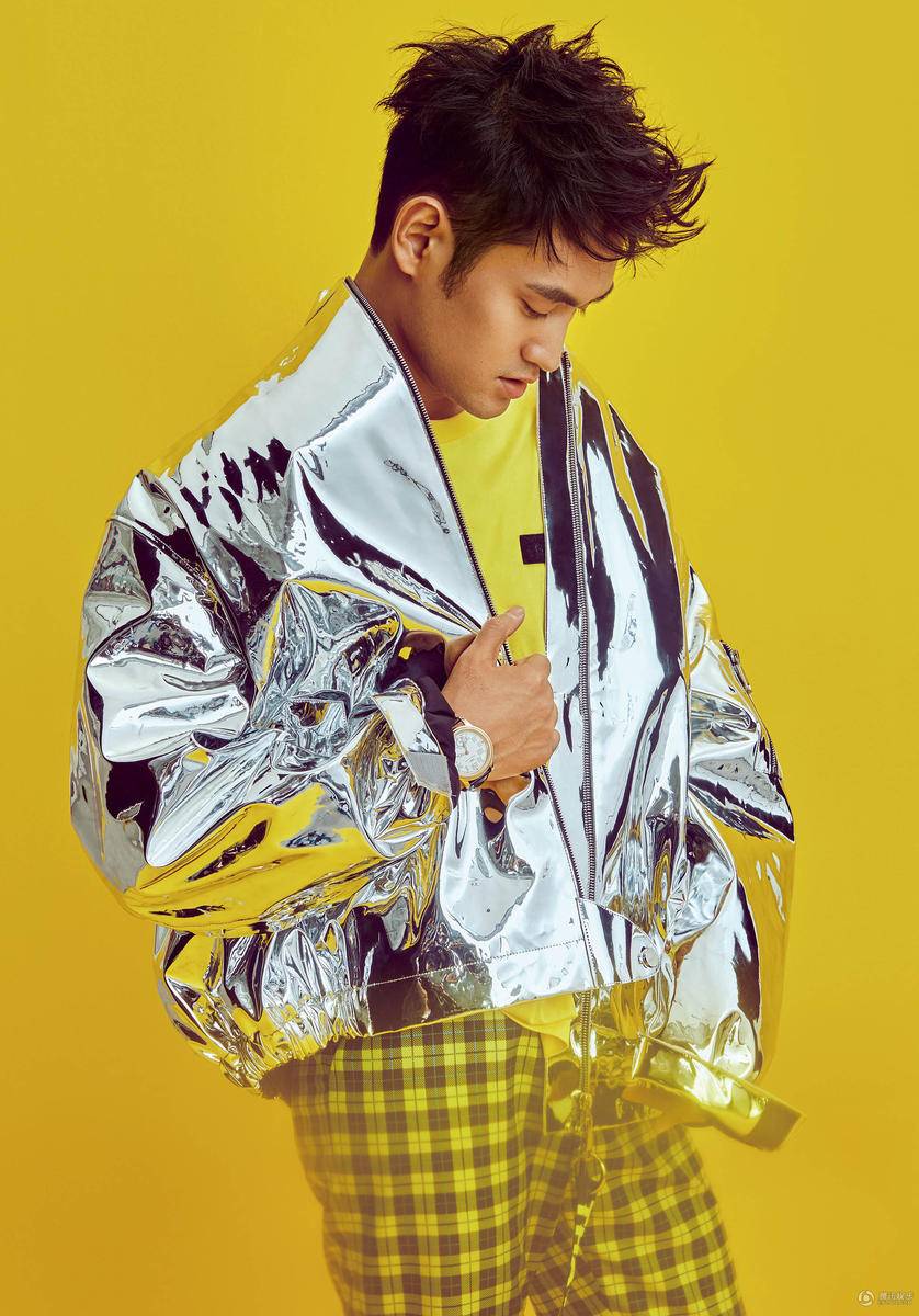 袁弘时尚写真大片曝光 反差萌尽显雅痞气息