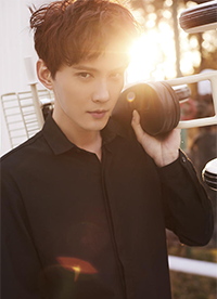 徐正曦早春写真照片曝光 诠释完美男友魅力