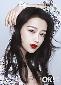 新生代小花孙怡时尚写真 性感红唇随性洒脱