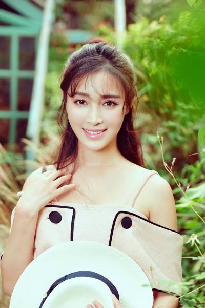 内地演员甘婷婷最新写真 甜美性感间切换自如