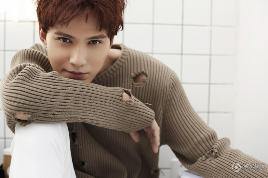 徐正曦早春写真照片曝光 诠释完美男友魅力