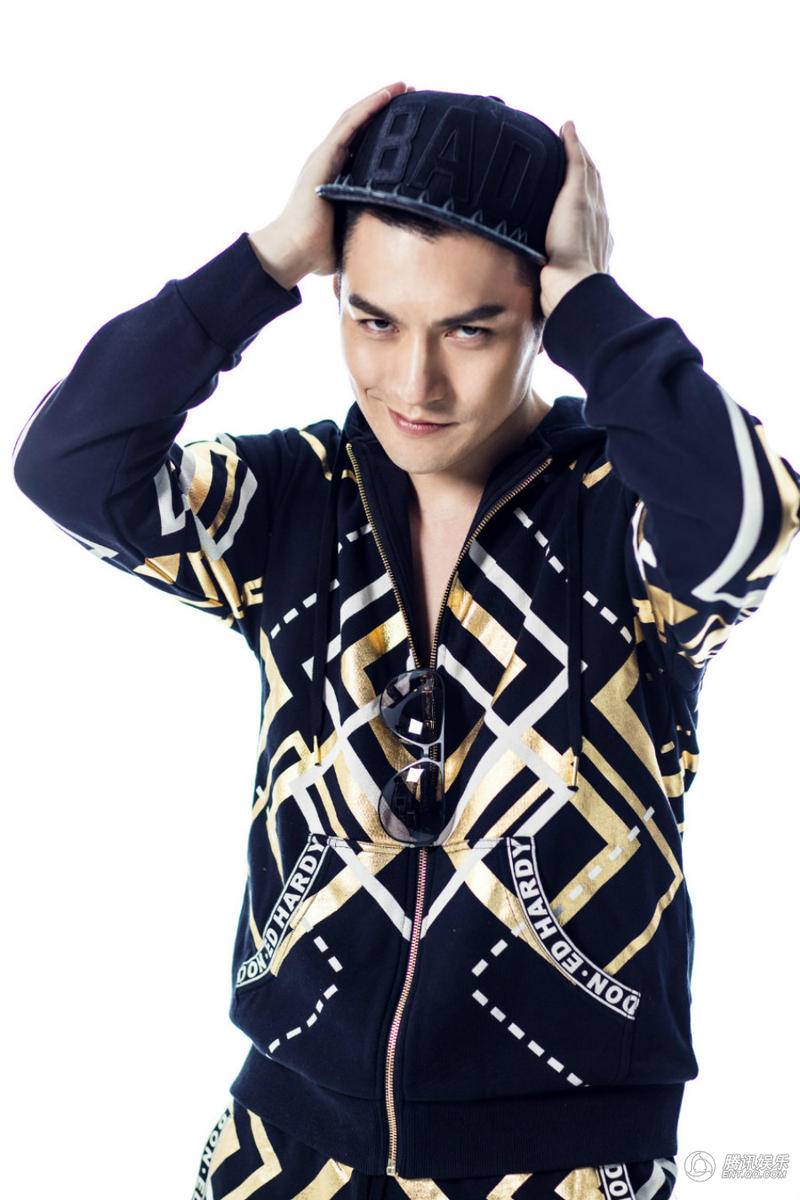 严屹宽运动型男装扮写真 动感邪魅尽显男士魅力