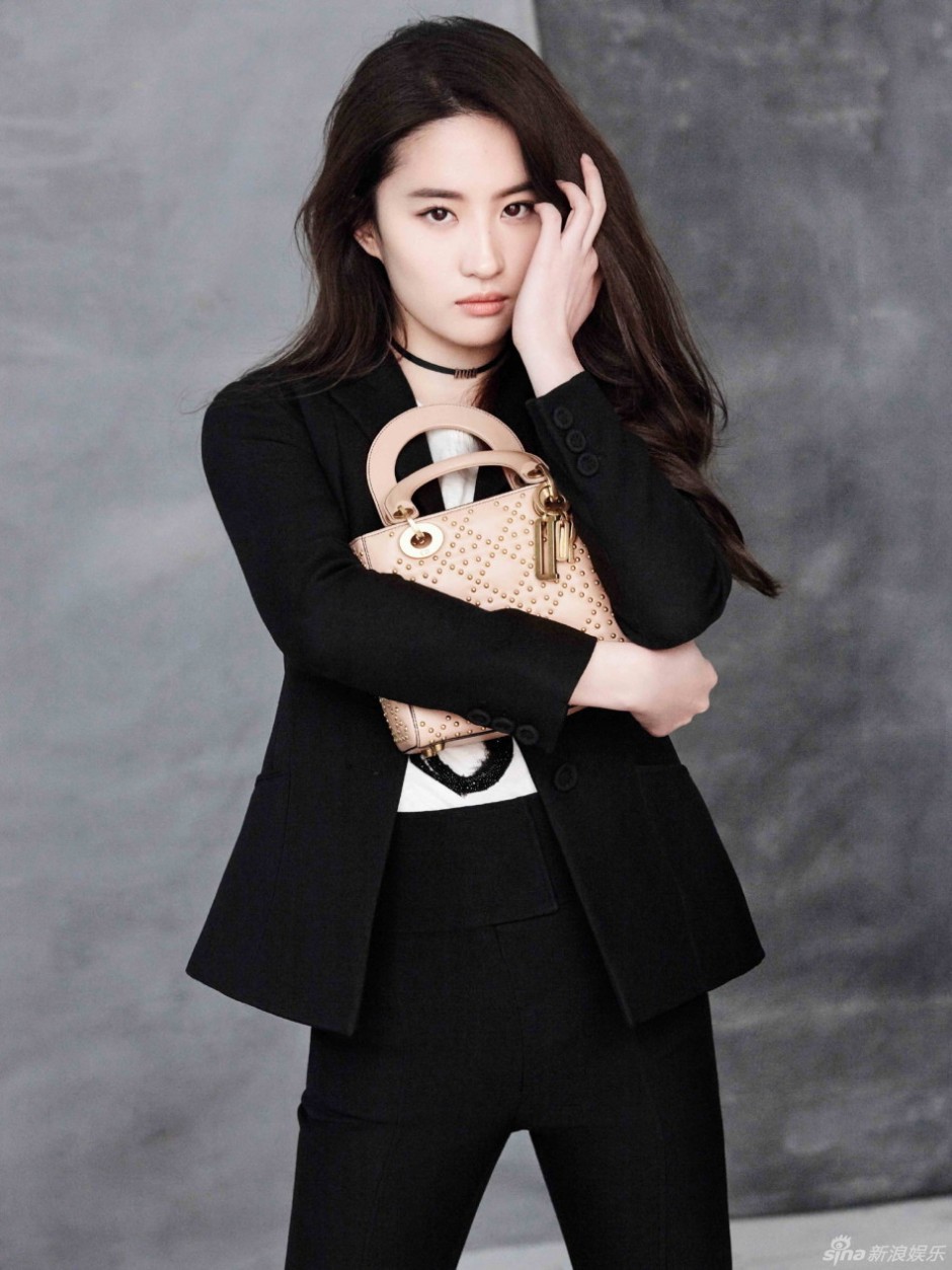 刘亦菲西装写真大片 优雅干练攻气十足