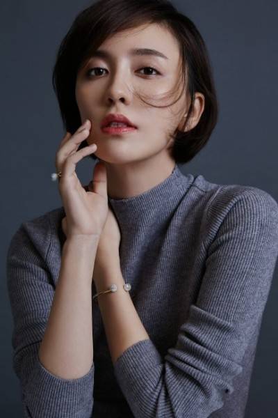 吕佳容冬日最新写真 清丽温婉气质迷人