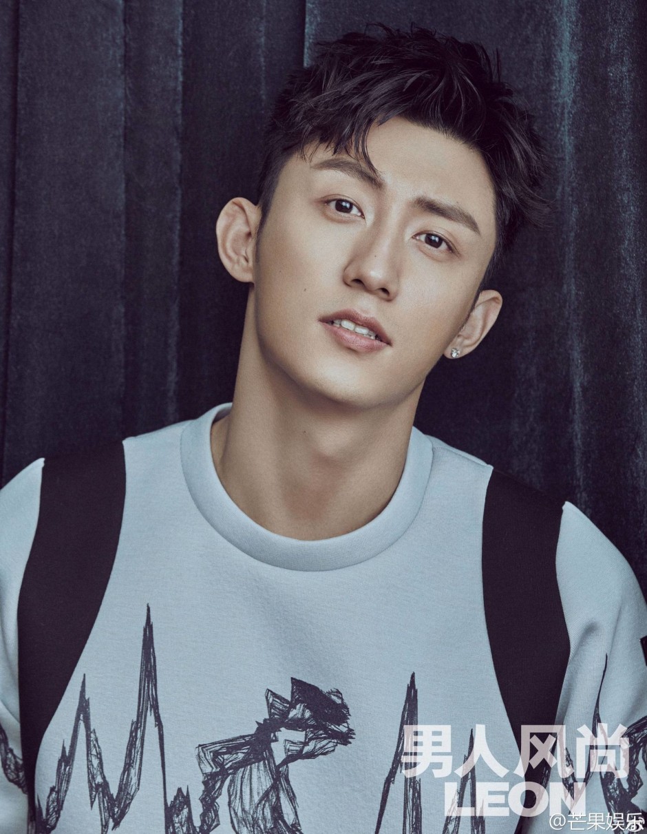 黄景瑜最新帅气写真公开 俊朗面孔彰显男人风尚