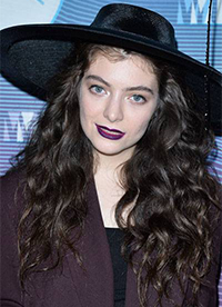 看这些女明星的另类摩登复古妆容