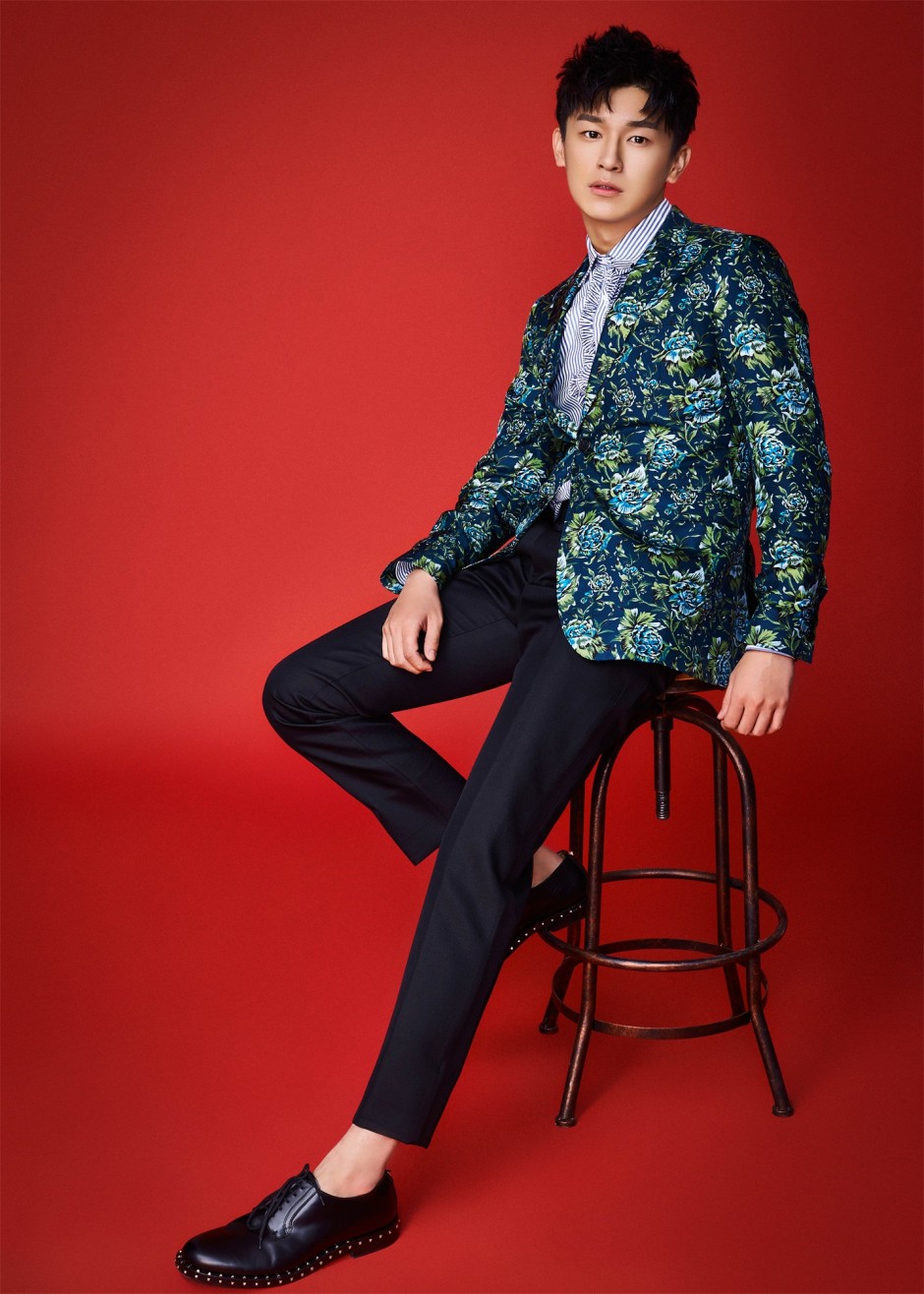 演员杨旭文新春大片曝光 演绎摩登范型男