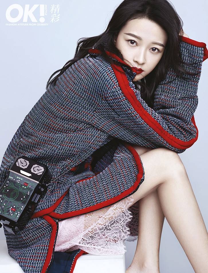 新生代小花孙怡时尚写真 性感红唇随性洒脱