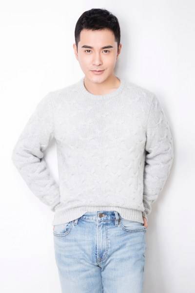 演员王雅伦新春写真曝光 尽显优雅暖男气质