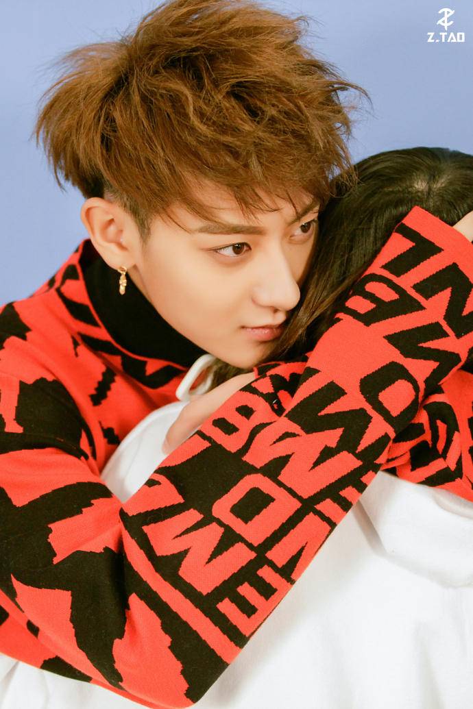 黄子韬情人节写真大片 笑容温暖男友力爆棚