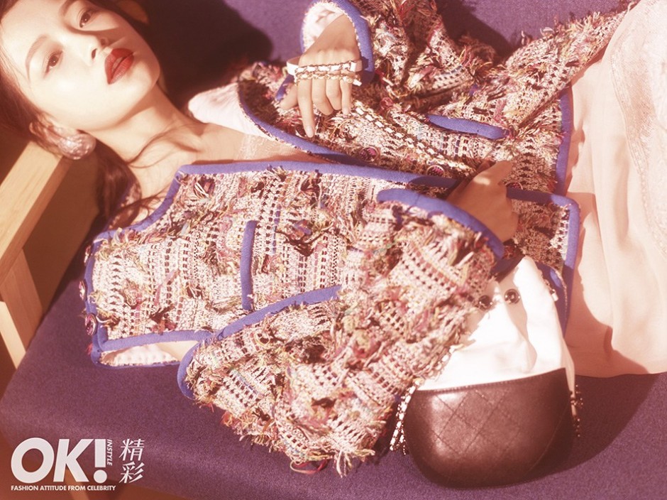 新生代小花孙怡时尚写真 性感红唇随性洒脱