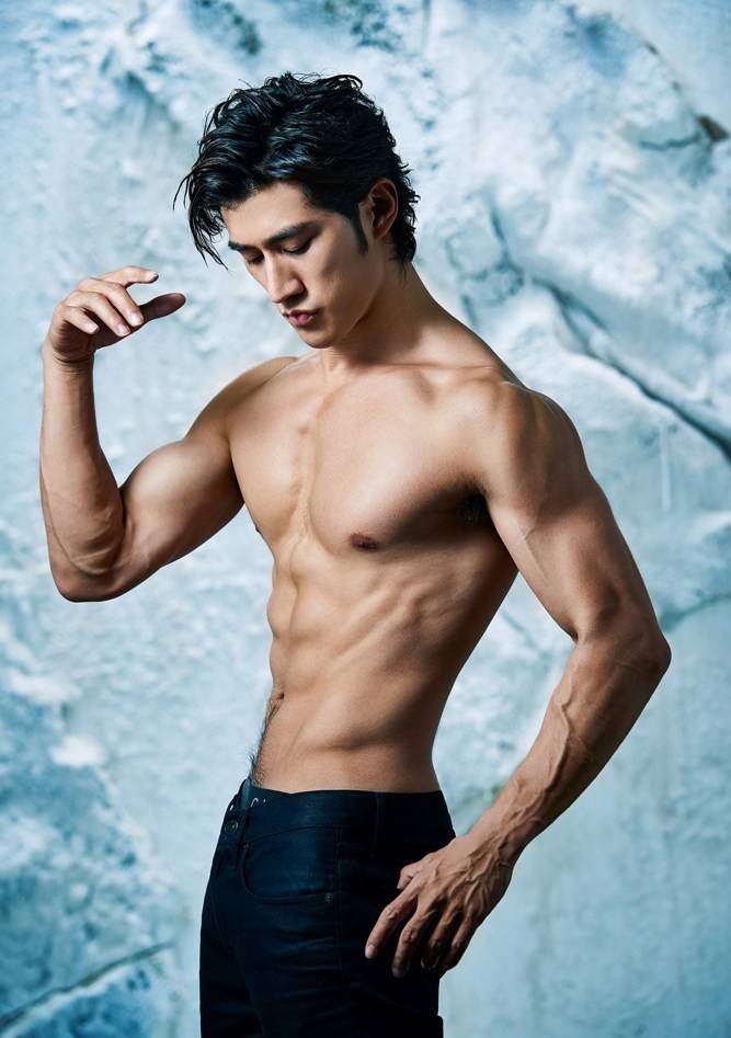 型男李治廷肌肉照裸身露毛写真曝光