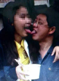 某高校副教授与女生暧昧不雅照流出 忘我激情舌吻