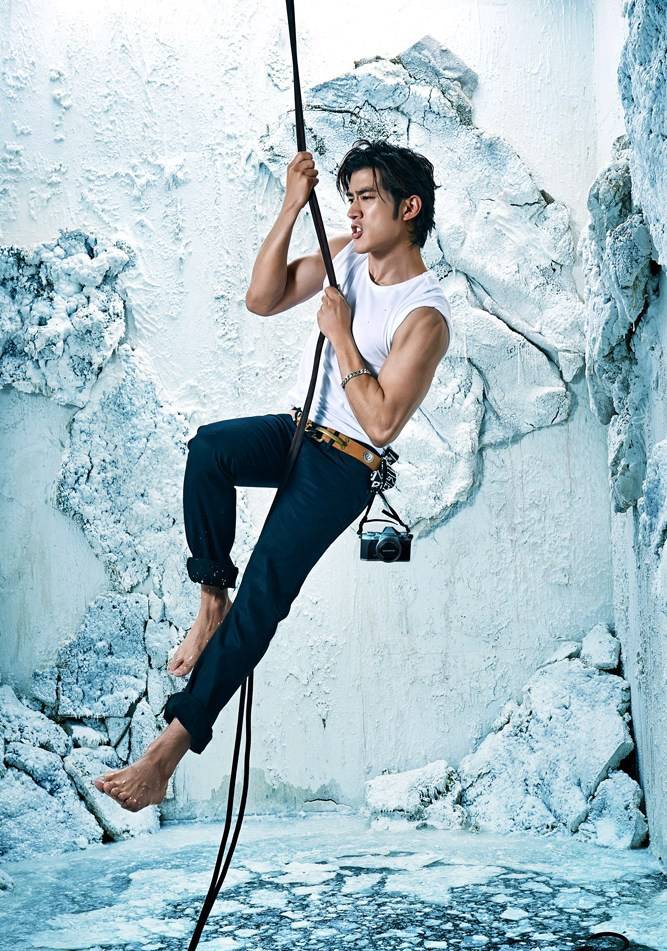 型男李治廷肌肉照裸身露毛写真曝光