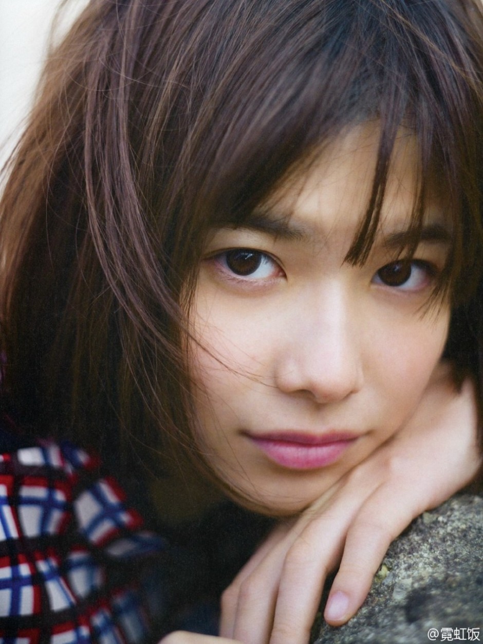 日本女星渡边理佐写真 印花长裙演绎成熟女性