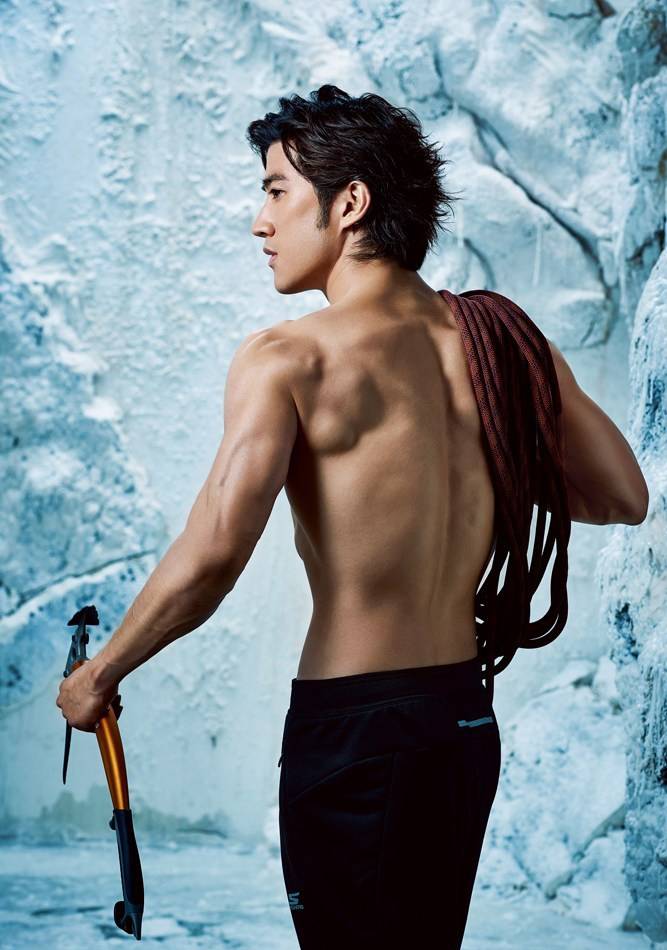 型男李治廷肌肉照裸身露毛写真曝光