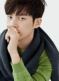 董力时尚大片曝光 绿色毛衣温暖清新