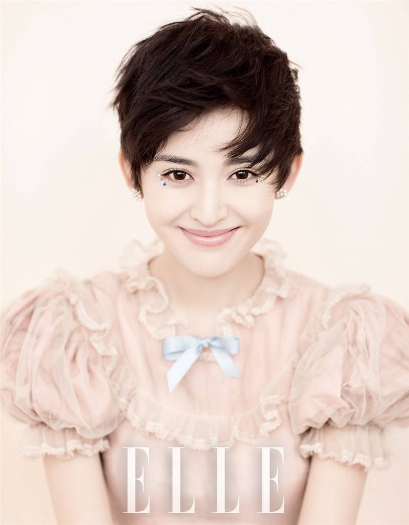 娜扎俏皮灵气写真曝光 玩转清爽甜酷风