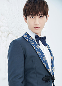 新生代演员成毅早春写真 复古优雅笑容温暖迷人