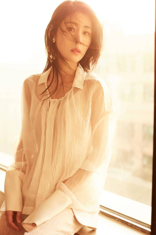 歌手张碧晨最新写真大片 洒脱个性演绎另类真我