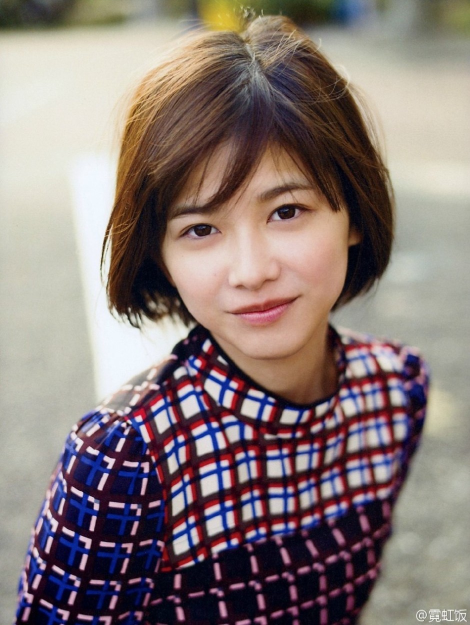 日本女星渡边理佐写真 印花长裙演绎成熟女性