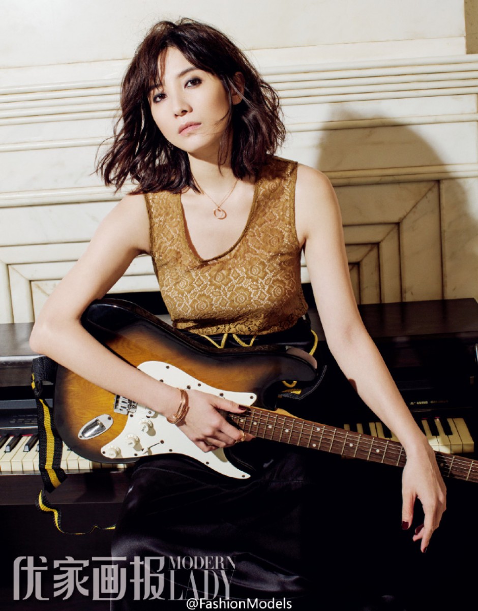 小宋佳最新写真大片公开 抱吉他才女范儿十足
