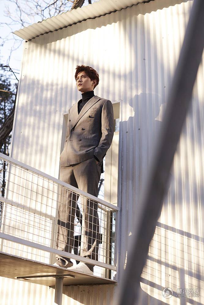 徐正曦早春写真照片曝光 诠释完美男友魅力