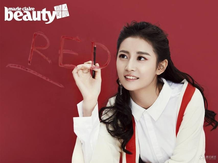 陈钰琪杂志写真大片公开 造型新颖玩转清新美妆