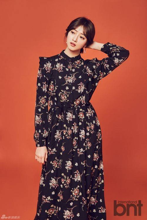 韩国演员表艺珍写真画报 自然清新展迷人魅力