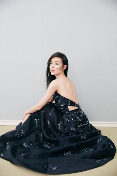 张静初最新写真图片 成熟风范显曼妙身姿