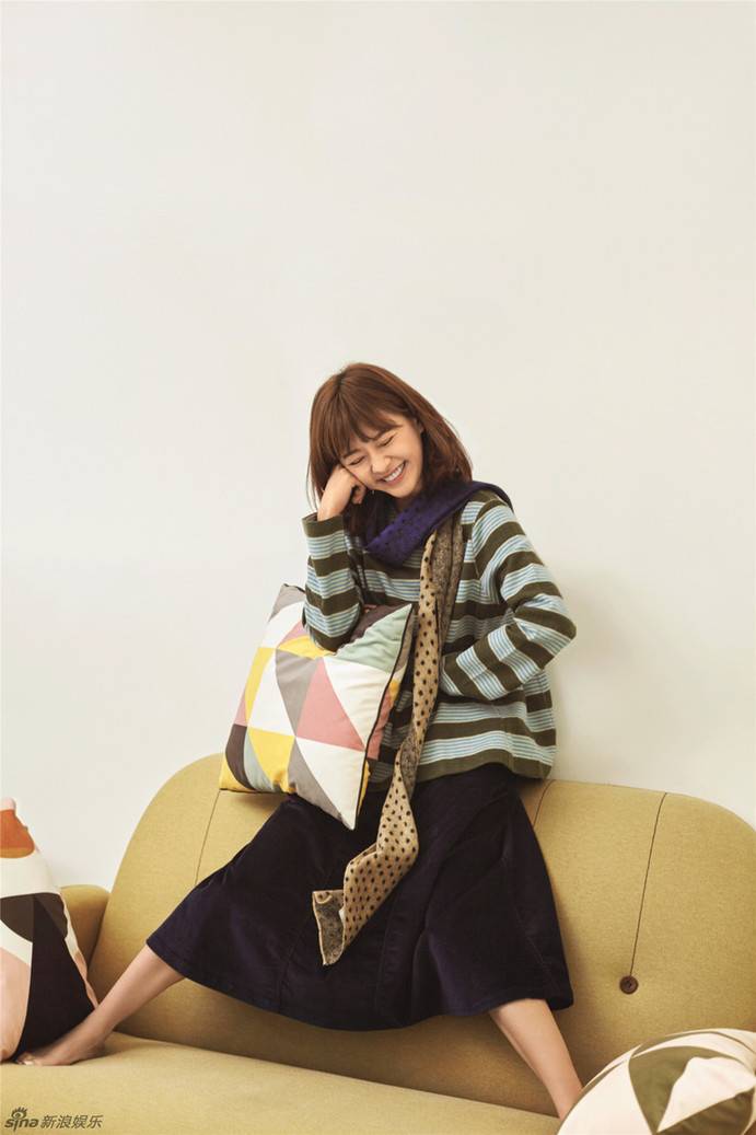 陈意涵元气少女写真 素雅灵动笑眼迷人