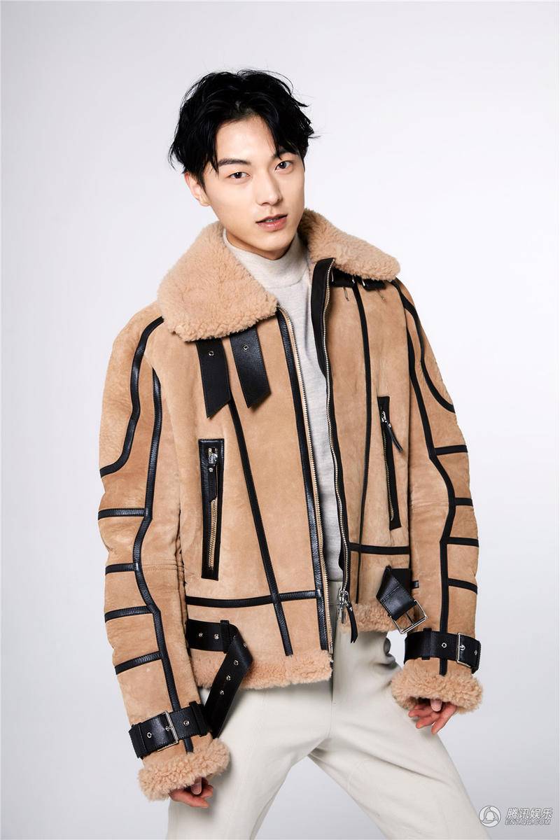 演员魏天浩生日写真曝光 散发雅痞气息