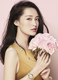 李沁时尚质感大片曝光 演绎优雅知性美