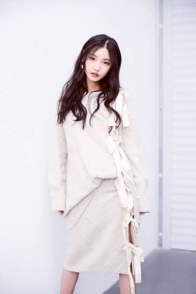 童菲冬日治愈系写真曝光 鬼马可爱暖化人心