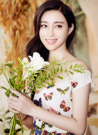 演员甘婷婷最新写真曝光 变身花仙子魅力撩人