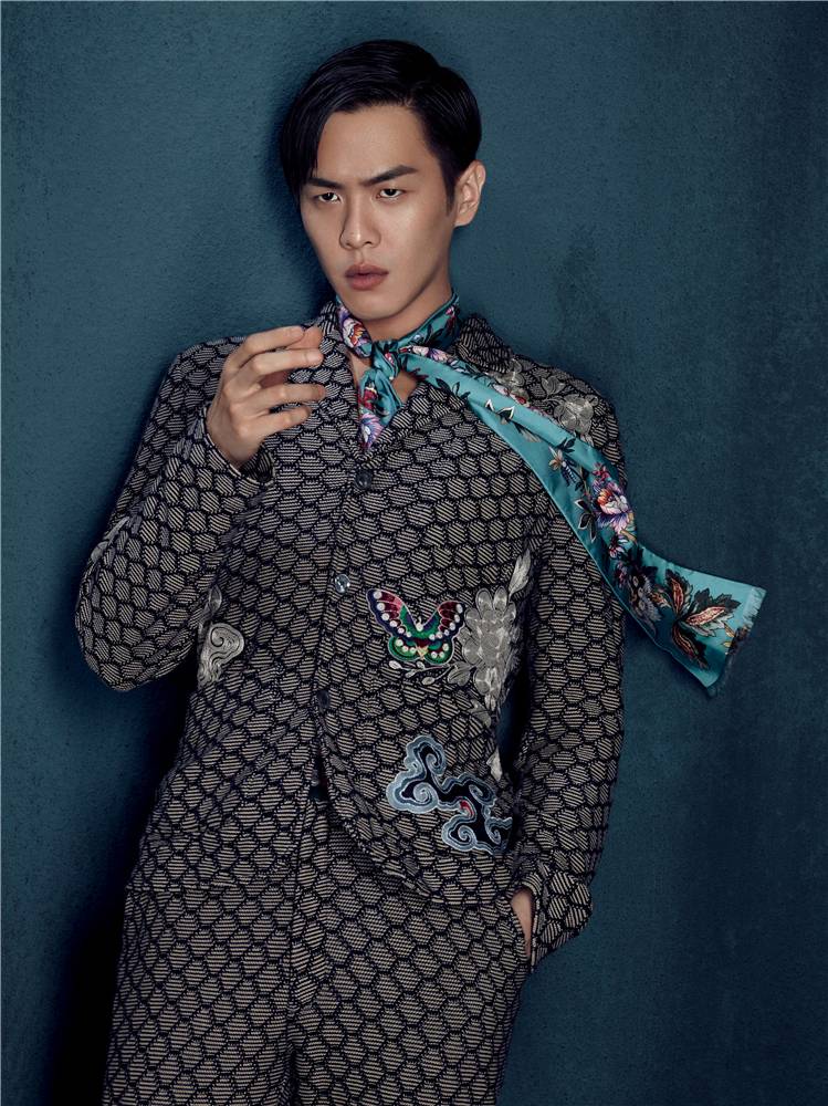 张若昀帅气复古写真大片 另类复古别具风格