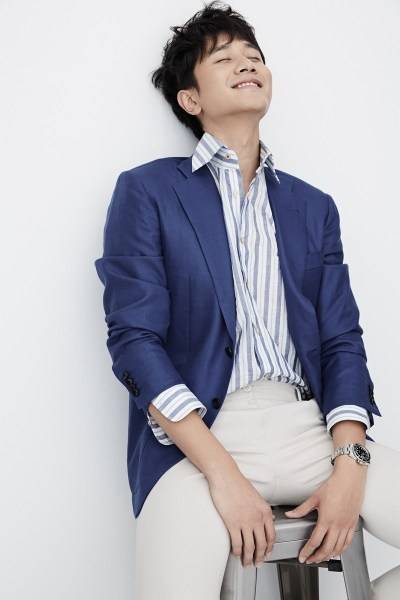 演员彭冠英最新写真 迷人微笑撩人心弦