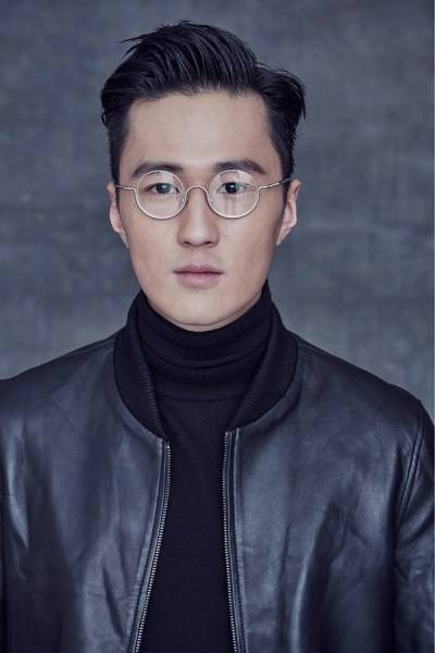 内地演员赵炳锐写真帅照 利落短发大展男士风范