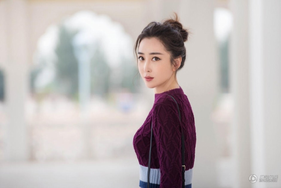 杜若溪新年写真曝光 长腿加细腰演绎干练都市范儿