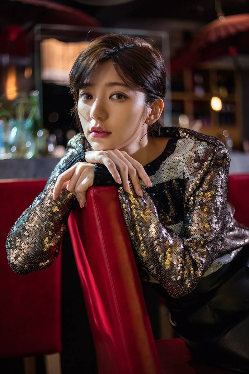 台星郭雪芙时尚写真曝光 温润如玉又率性自然