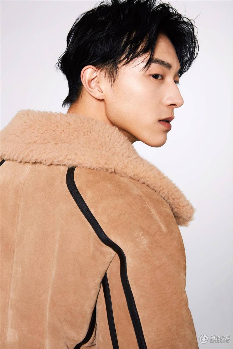 演员魏天浩生日写真曝光 散发雅痞气息