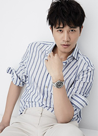 演员彭冠英最新写真 迷人微笑撩人心弦