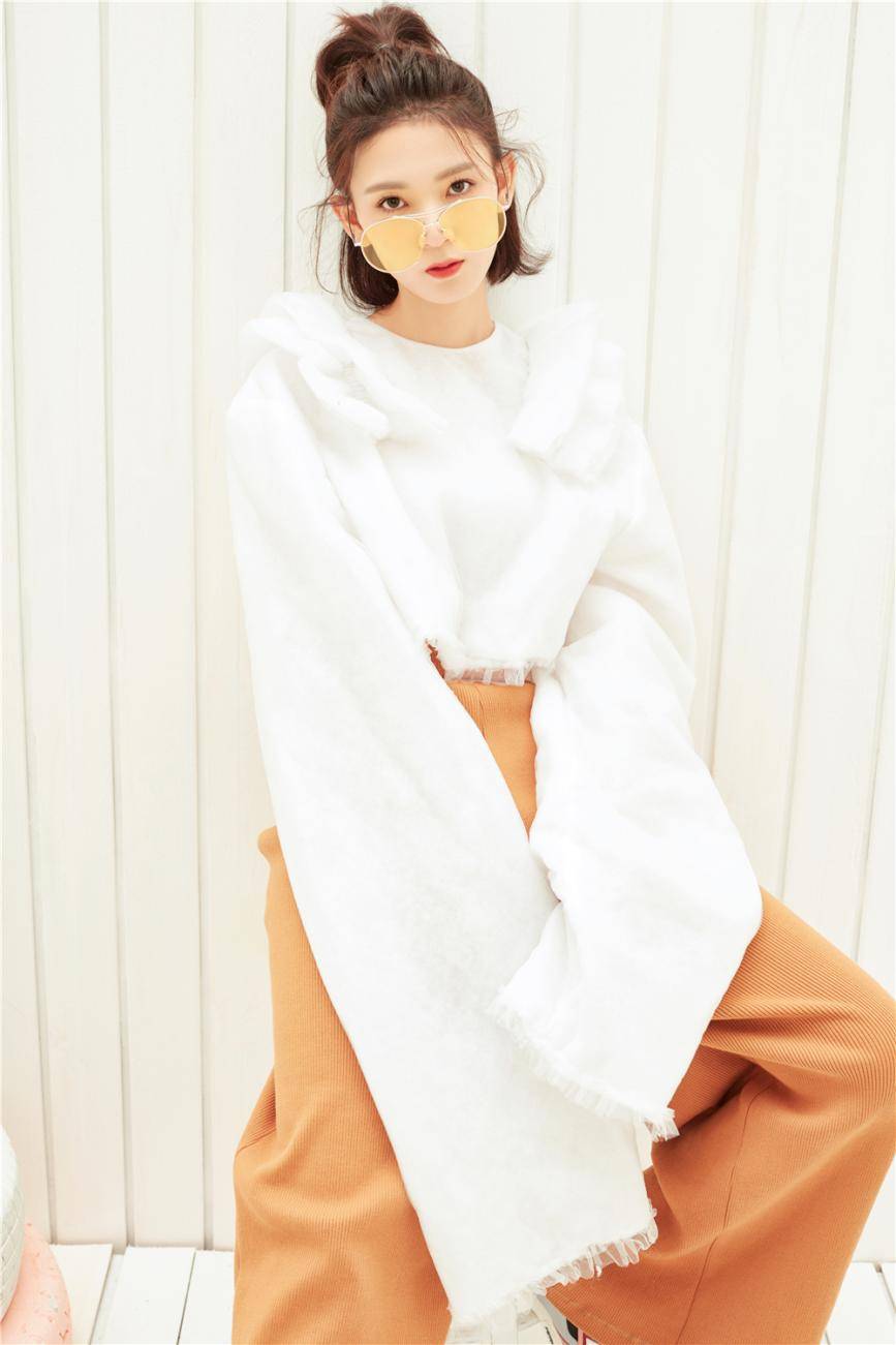 陈瑶冬日时尚写真 甜酷少女感十足