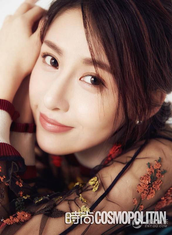 内地女演员贾青写真大片 清新自然笑容温暖