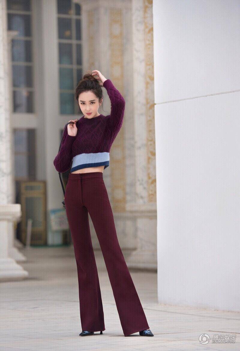 杜若溪新年写真曝光 长腿加细腰演绎干练都市范儿