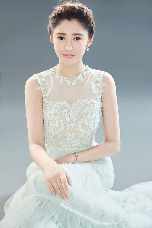 《锦绣未央》李心艾写真曝光 尽显女人娇媚