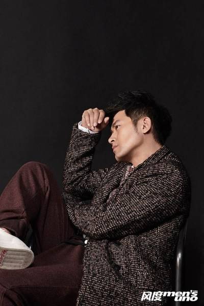 演员任泉冬日写真大片 不羁商务气质惊艳