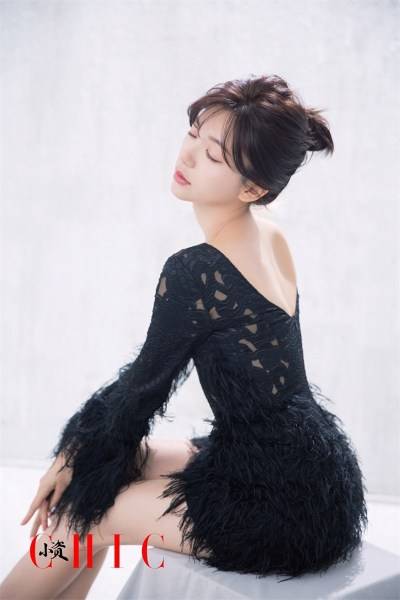 郭雪芙最新杂志写真 为舞者拍摄画风清新