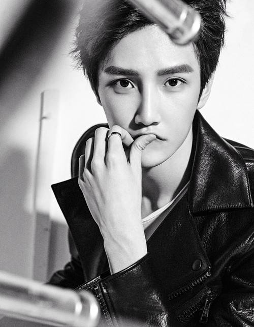 彦希最新时尚大片曝光 黑白简洁大展型男魅力